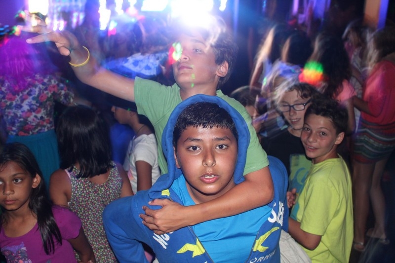 Village Camps International Summer Camp Leysin, Switzerland 2026-07-14 https://www.villagecamps.com/journals_admin/images/682-17-disco (63).jpg